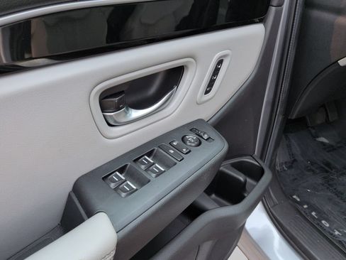 Used 2024 Honda Pilot Touring image 20