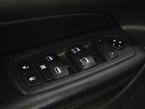 Used 2019 Jeep Grand Cherokee Altitude AWD/4WD image 18