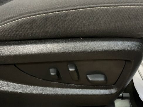 Used 2017 GMC Yukon SLE w/ SLE Value Package image 30