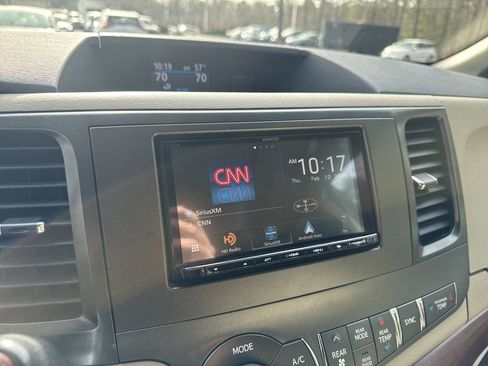 Used 2013 Toyota Sienna Limited image 5