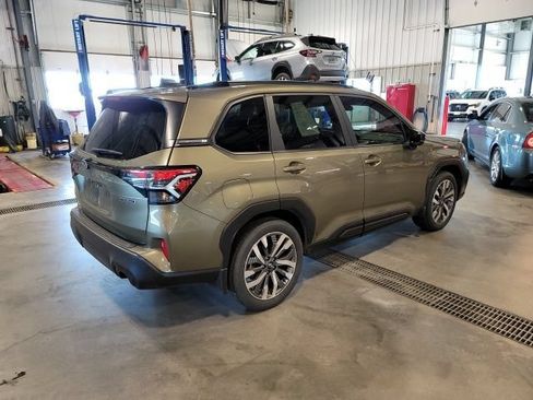 Used 2025 Subaru Forester Touring w/ Popular Package - Touring AWD/4WD image 7