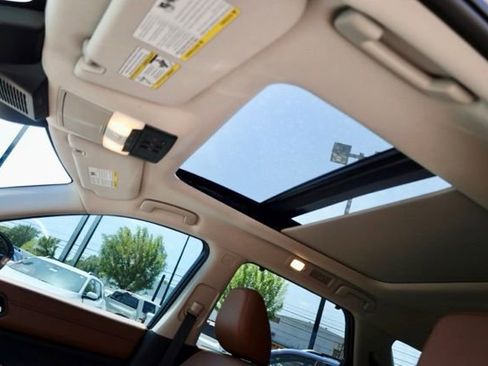 Used 2023 Nissan Pathfinder Platinum AWD/4WD image 3