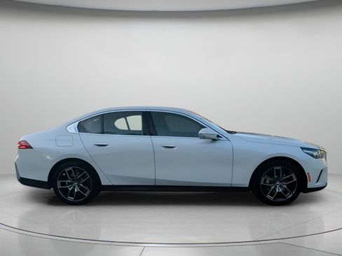 Used 2026 BMW 530i RWD image 33