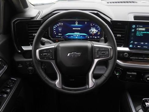 Used 2026 Chevrolet Silverado 1500 LT Trail Boss w/ LPO, Dark Essentials Package AWD/4WD image 16