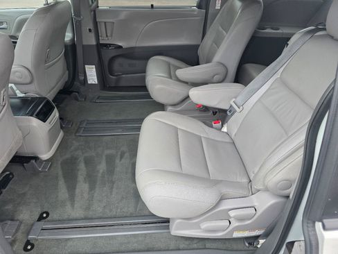 Used 2017 Toyota Sienna XLE w/ XLE Navigation Package image 18