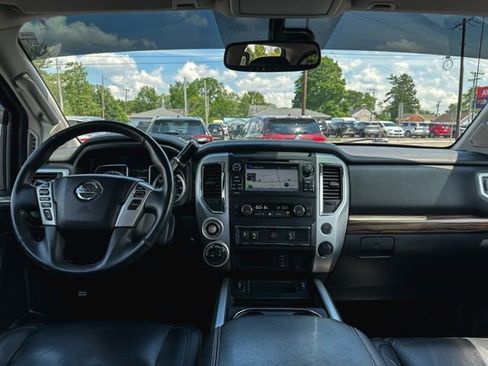 Used 2017 Nissan Titan SL AWD/4WD image 20