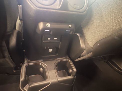Used 2025 Jeep Wrangler Unlimited Rubicon AWD/4WD image 20