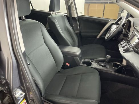 Used 2018 Toyota RAV4 LE w/ Carpet Mat Package image 25