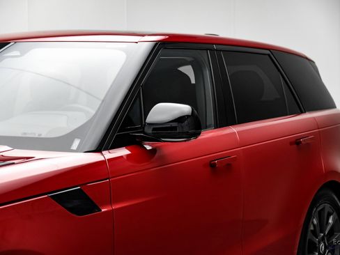 Used 2024 Land Rover Range Rover Sport SE image 21