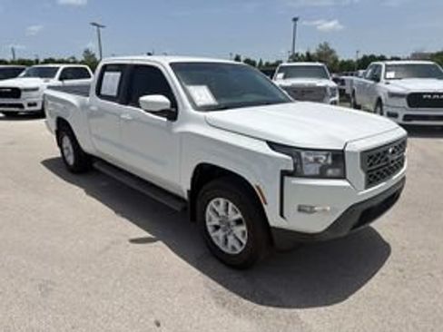 Used 2022 Nissan Frontier SV w/ Technology Package AWD/4WD image 3