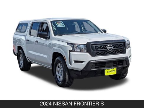 Used 2024 Nissan Frontier S w/ Technology Package RWD image 2