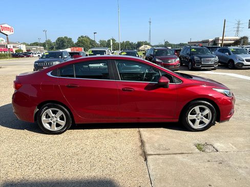 Used 2017 Chevrolet Cruze LT w/ Convenience Package image 5