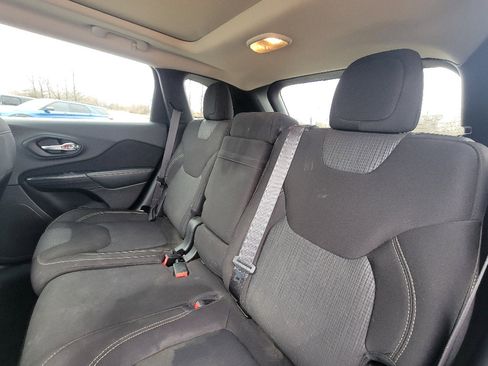 Used 2015 Jeep Cherokee Latitude w/ Comfort/Convenience Group image 26