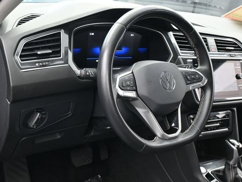 Used 2023 Volkswagen Tiguan SE FWD image 14