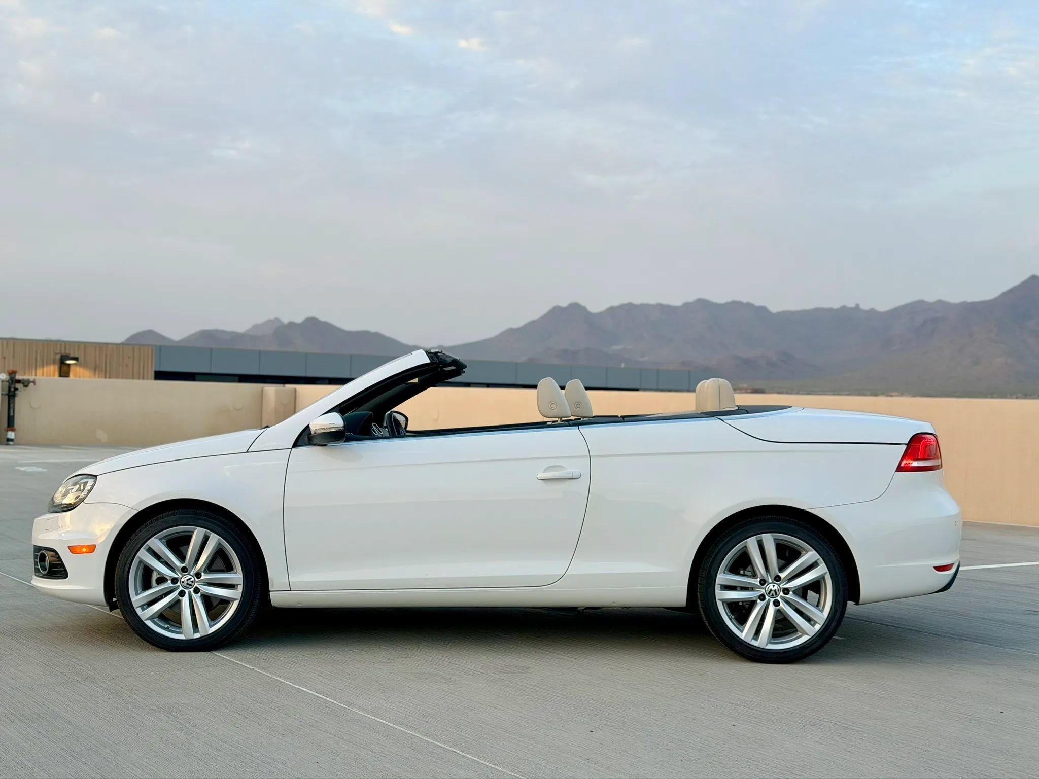 Used 2014 Volkswagen Eos Executive FWD image 22