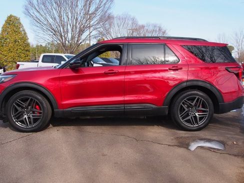 Certified 2025 Ford Explorer ST image 4