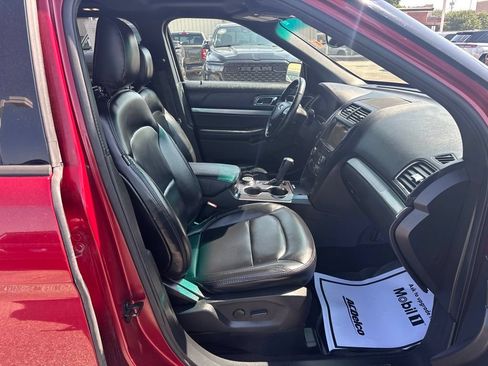 Used 2019 Ford Explorer XLT w/ Equipment Group 202A AWD/4WD image 46