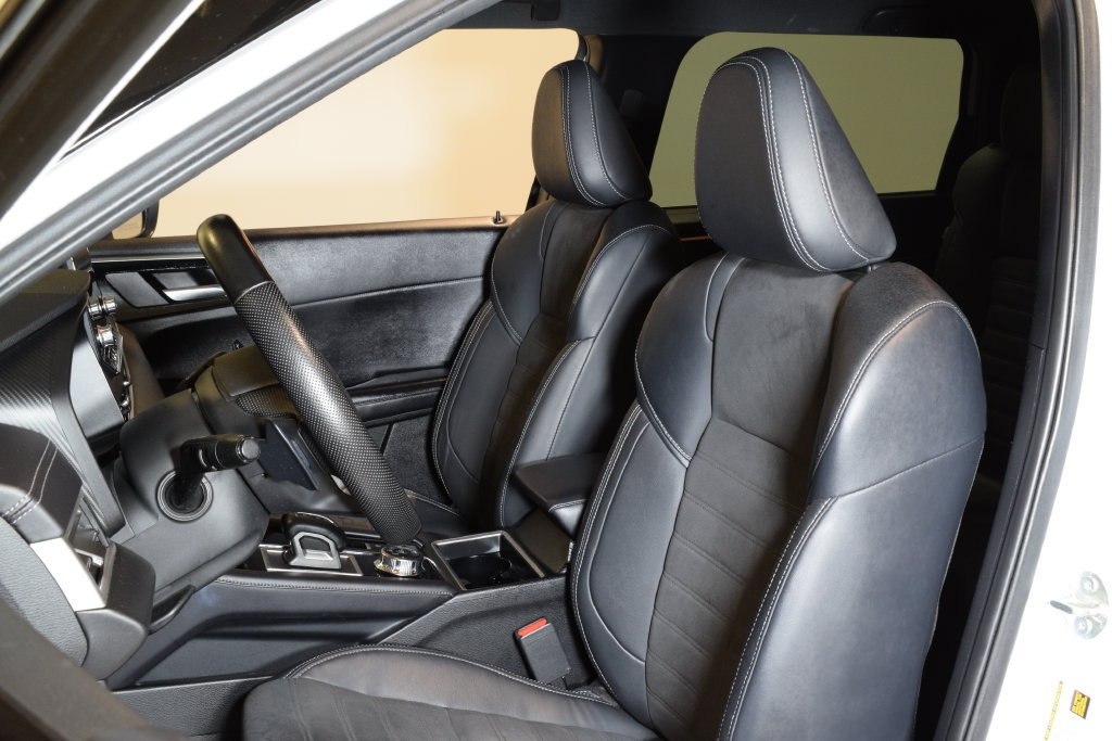 Used 2023 Mitsubishi Outlander SE AWD/4WD image 3