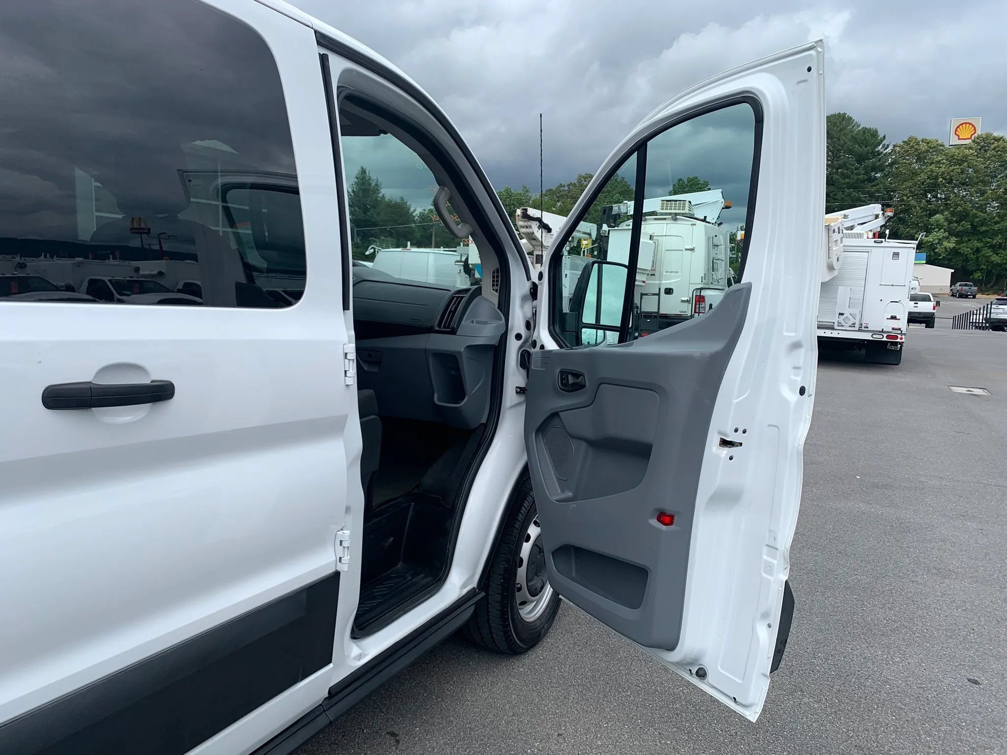 Used 2018 Ford Transit 350 XL RWD image 19
