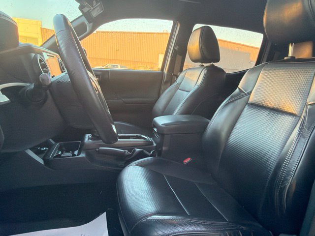 Used 2018 Toyota Tacoma TRD Sport AWD/4WD image 16
