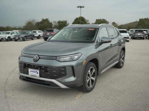 New 2025 Volkswagen Tiguan SE image 4