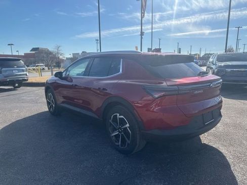 New 2026 Chevrolet Equinox EV LT image 5