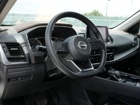 Used 2023 Nissan Rogue S FWD image 15