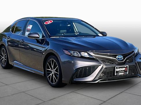 Used 2024 Toyota Camry SE w/ Audio Upgrade Package FWD image 2