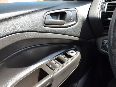 Used 2018 Ford Escape S image 9