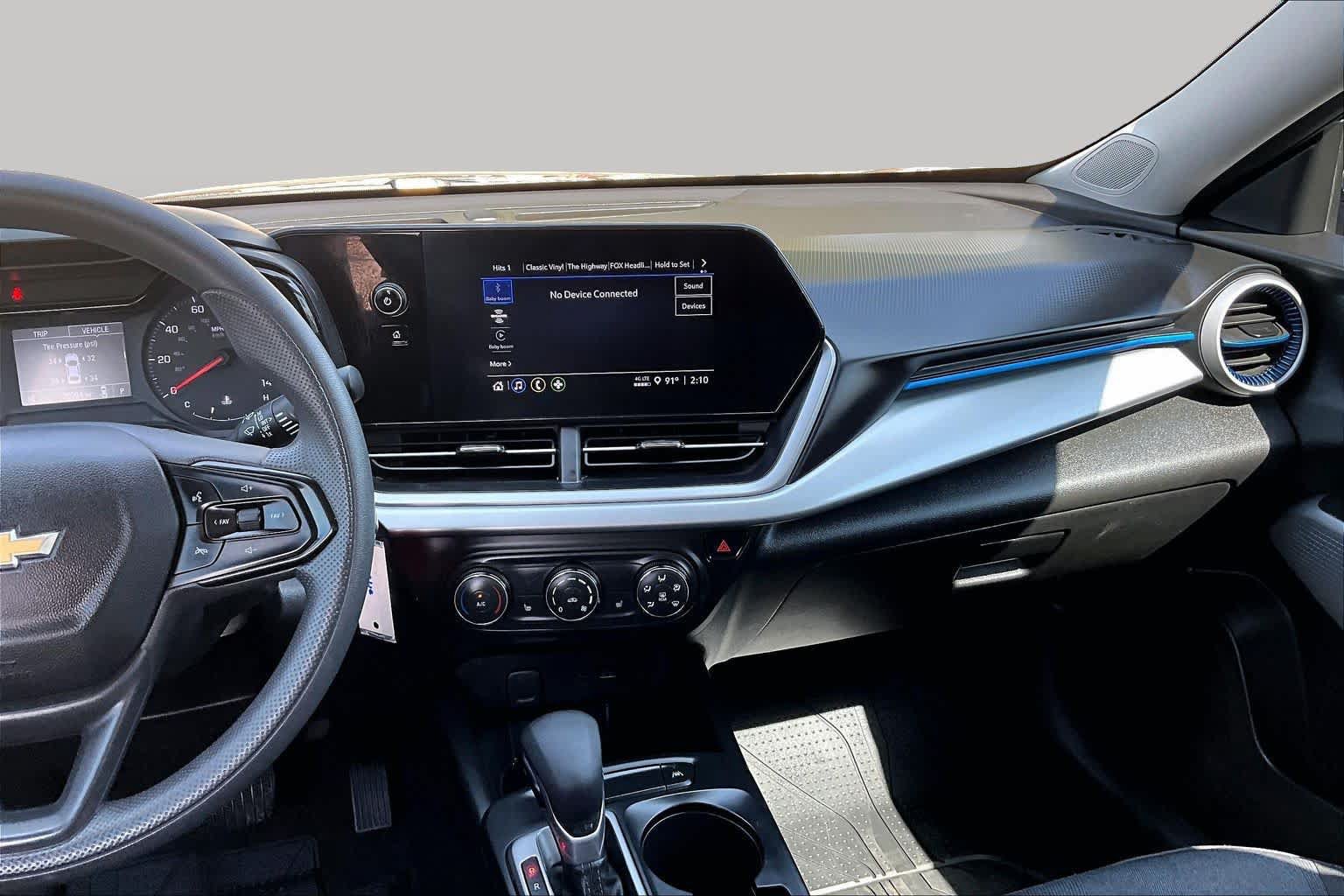 Used 2025 Chevrolet Trax LS w/ LS Convenience Package FWD image 6