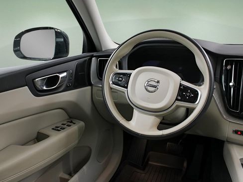 Certified 2023 Volvo XC60 B5 Ultimate w/ Climate Package image 14
