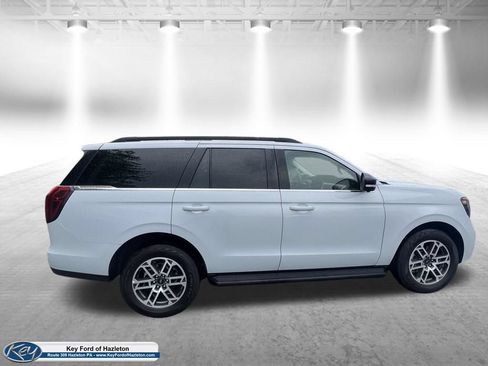 Used 2025 Ford Expedition Active AWD/4WD image 19