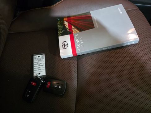 Used 2021 Toyota 4Runner Limited AWD/4WD image 9