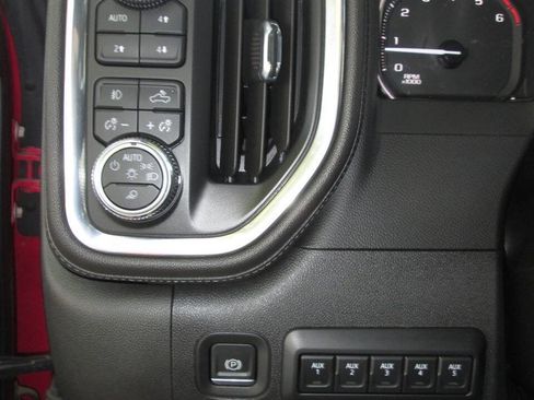 Used 2022 GMC Sierra 2500 SLT w/ SLT Convenience Package AWD/4WD image 10