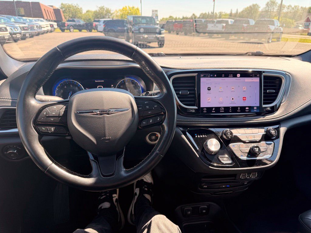 Used 2021 Chrysler Pacifica Touring-L w/ Uconnect Theater Family Group AWD/4WD image 35