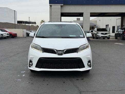 Used 2018 Toyota Sienna L image 6