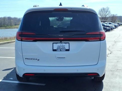 New 2026 Chrysler Pacifica Select w/ S Appearance Package FWD image 23
