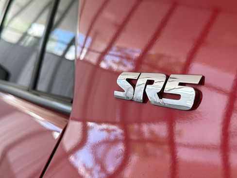 Used 2015 Toyota 4Runner SR5 AWD/4WD image 35
