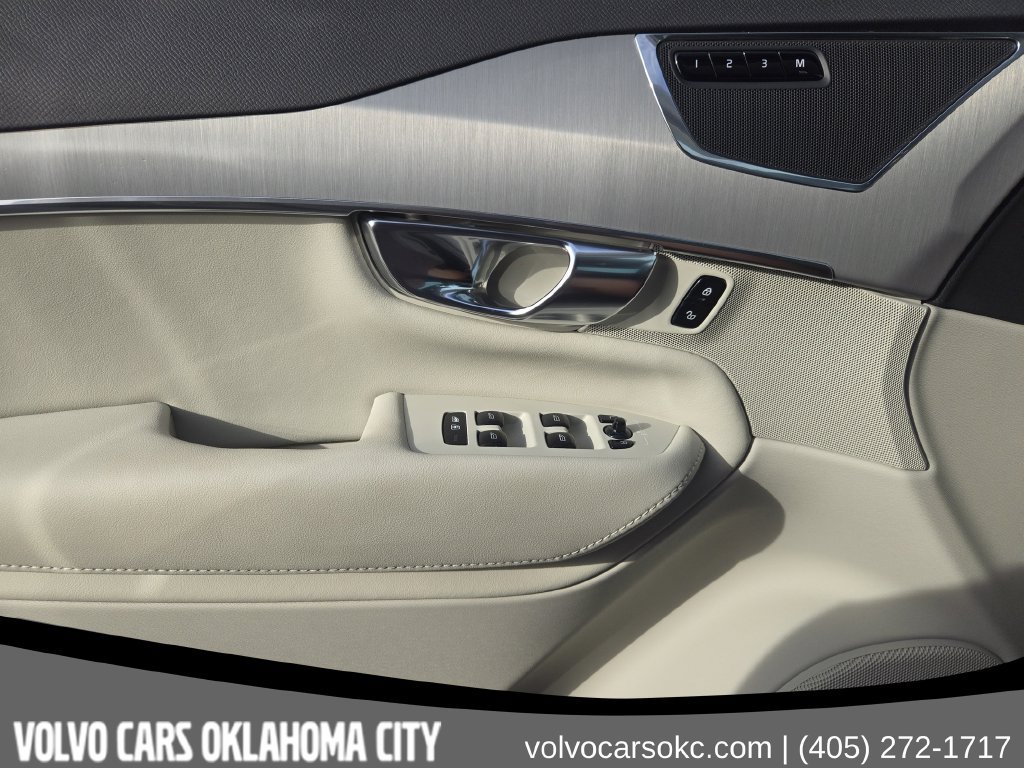Certified 2025 Volvo XC90 B5 Core w/ Protection Package Premier AWD/4WD image 17