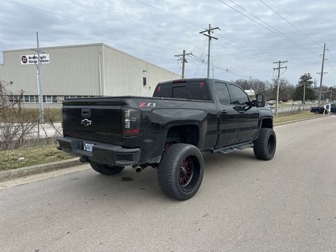 Used 2018 Chevrolet Silverado 1500 LT w/ Redline Edition image 5