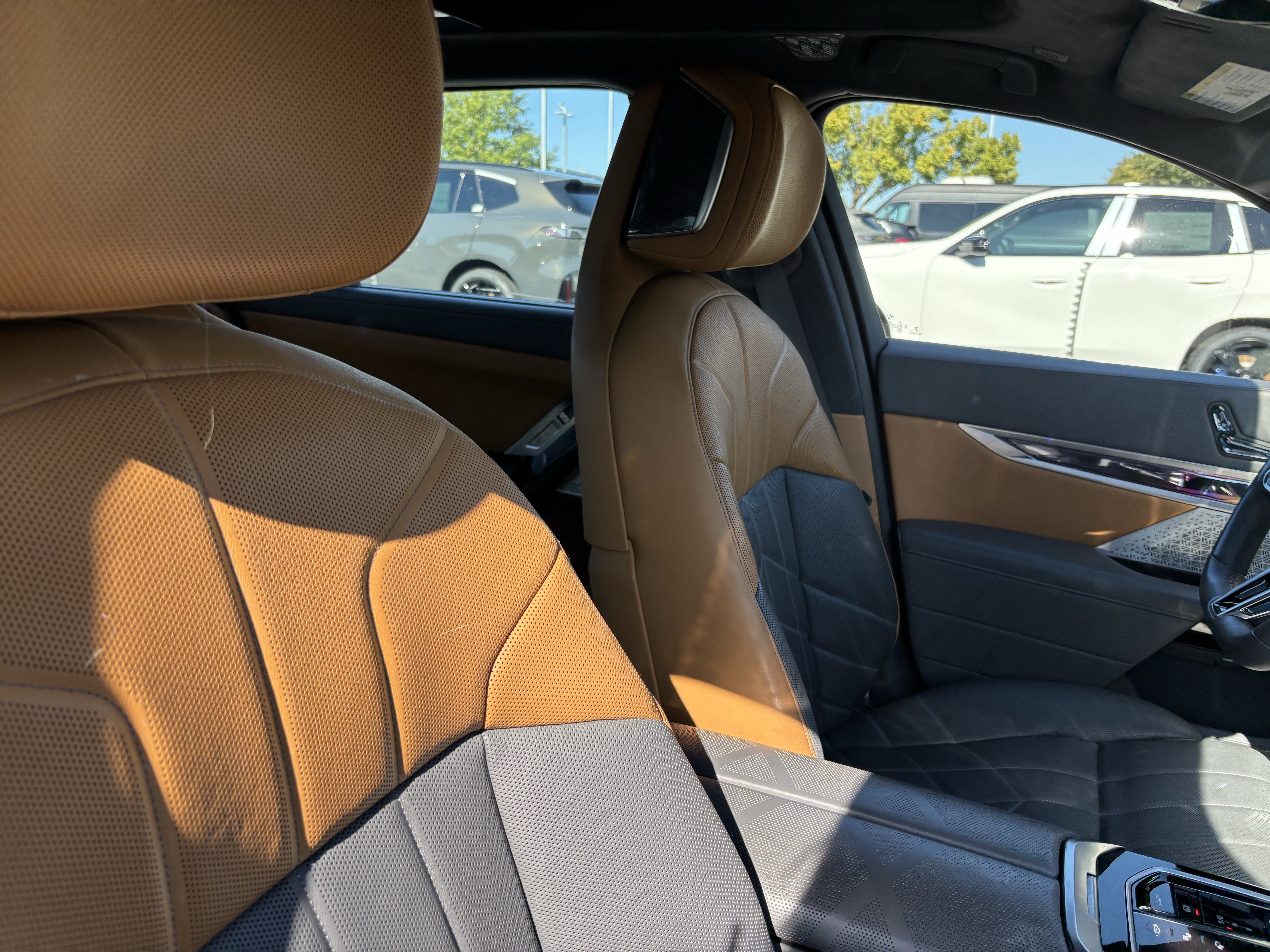 Certified 2024 BMW 760i xDrive w/ Executive Package AWD/4WD image 34