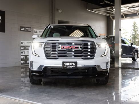 Used 2025 GMC Acadia Denali AWD/4WD image 3