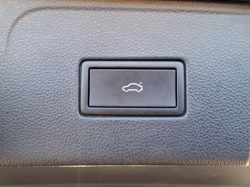 Certified 2022 Volkswagen Atlas SE image 13