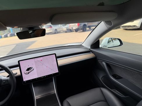 Used 2018 Tesla Model 3 Long Range RWD image 26