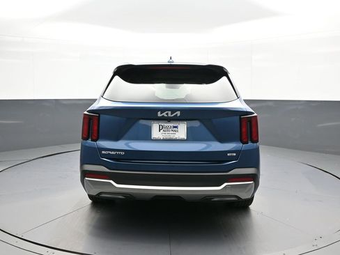 Certified 2025 Kia Sorento EX image 7