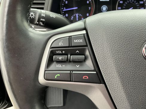 Used 2017 Hyundai Elantra Limited w/ Limited Tech Package 08 image 9