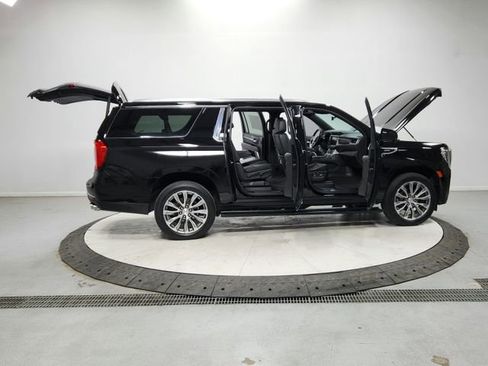 Used 2021 GMC Yukon XL Denali w/ Denali Premium Package image 16