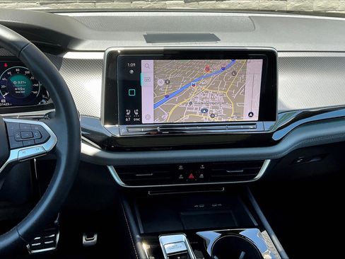 Used 2024 Volkswagen Atlas Peak Edition SEL image 5