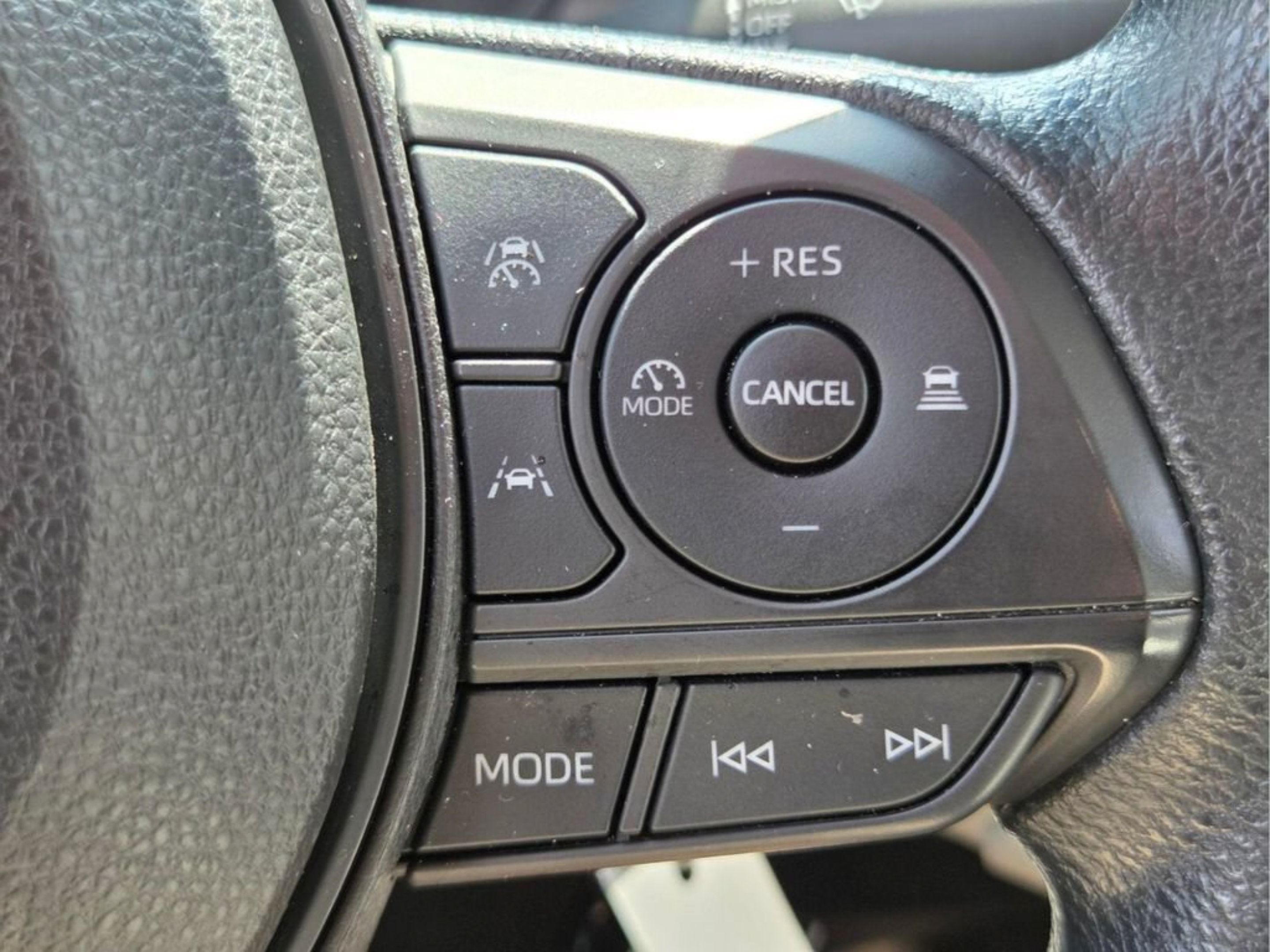 Used 2023 Toyota Corolla Cross L FWD image 29