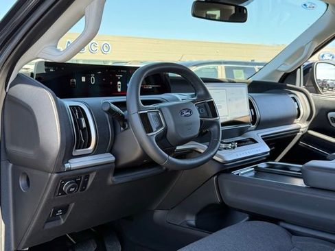 Certified 2025 Ford Expedition Active AWD/4WD image 15
